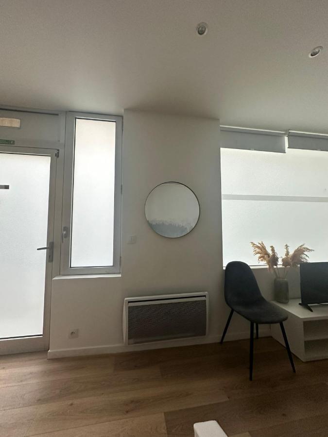Modern And Warm Fully Renovated Split Level Apart Steps Away From The Grands Boulevard Apartment Paris Luaran gambar