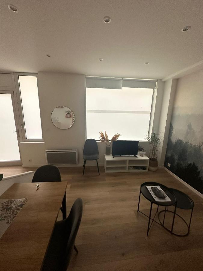 Modern And Warm Fully Renovated Split Level Apart Steps Away From The Grands Boulevard Apartment Paris Luaran gambar